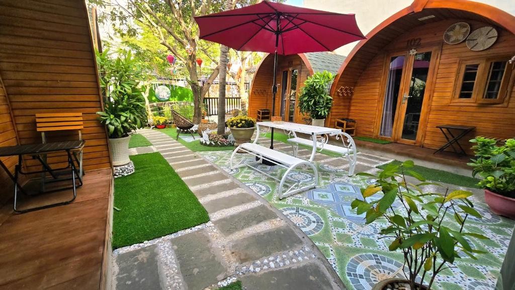 bungalow-deluxe-nguyen-can-nhin-ra-khu-vuon (6).jpg